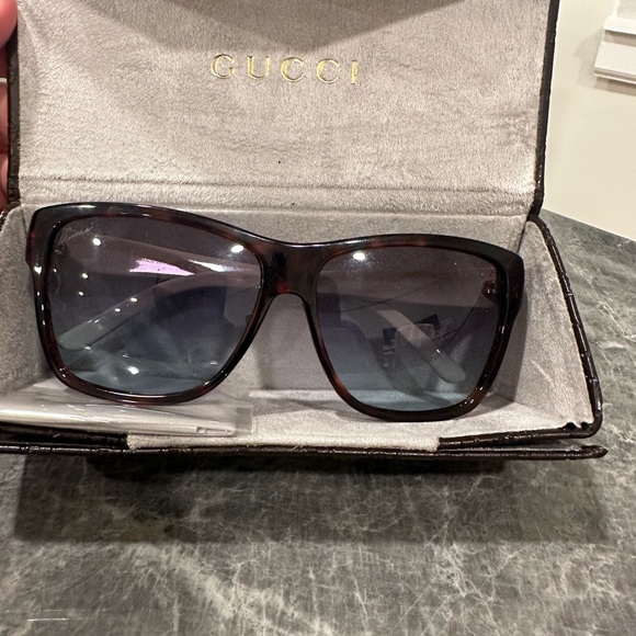 Gucci Women’s Sunglasses with Case main image 7